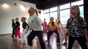 Делайте танцевальную разминку вместе с учениками студии-школы Аллы Духовой TODES