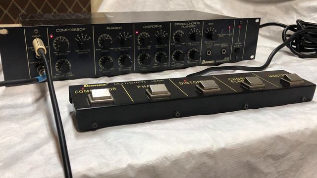 Vintage '80s Ibanez UE400 Multi-Effects Rack Unit смотреть онлайн