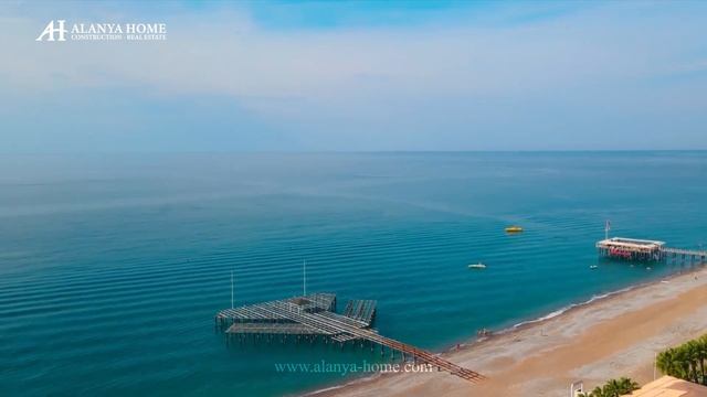Обзор комплекса возле моря в Окуджалар, Алания, Турция.