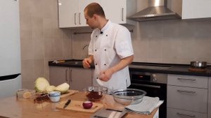 Cалат из свеклы, капусты и брусники (и не только)