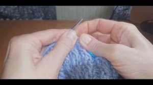 Зимняя шапочка для девочки с ушками,с очень красивым узором.