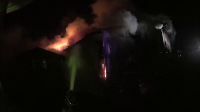 Кунгур. Горит гараж на улице Свободы смотреть онлайн