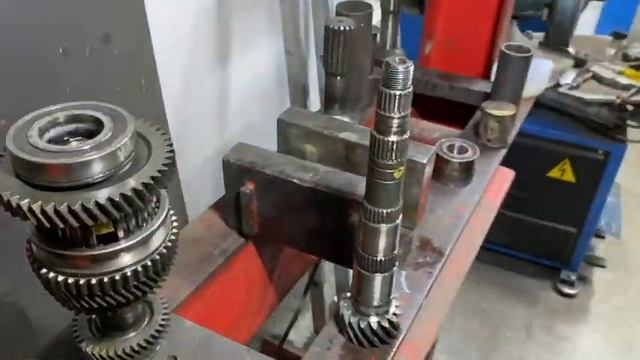 Fiat 500. Reparacion caja de cambios смотреть онлайн