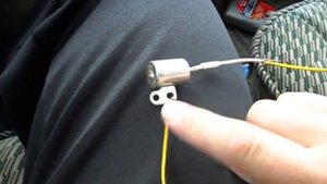 присоединение проводов к конденсатору для установки тахометра на ВАЗ-205 с БСЗ