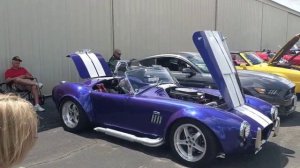 Выставка ретро и эклюзивных автомобилей в США