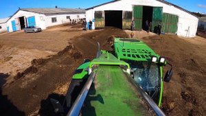 Телескопический погрузчик Merlo Turbofarmer на ферме