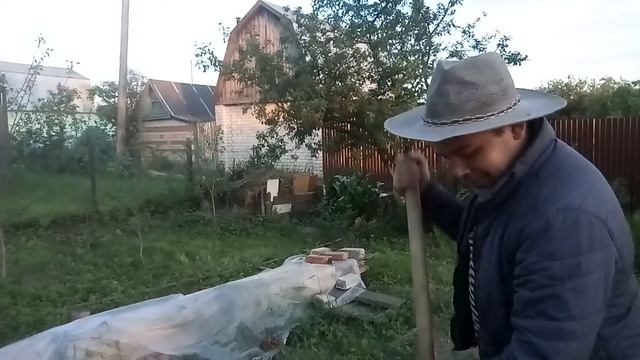 Переехали из Казахстана в Россию и поселились жить в сарай на даче.Ломаем дом! смотреть онлайн