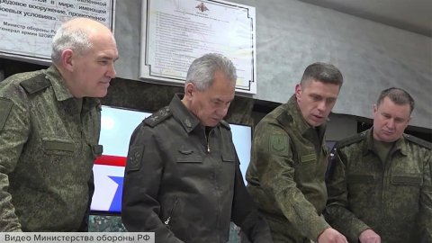 Сергей Шойгу в зоне СВО заслушал доклады командующего группировкой "Центр" и офицеров штаба
