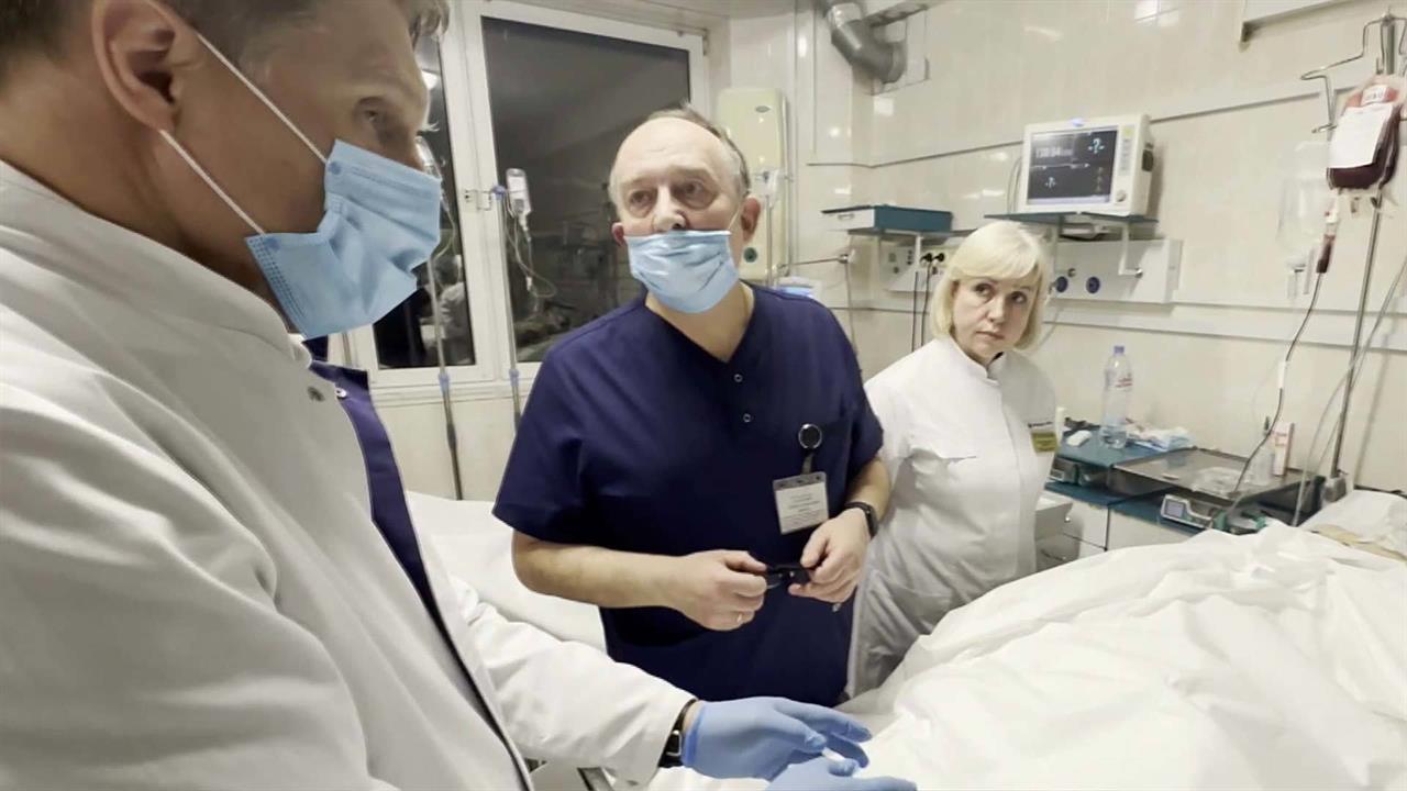 Помощь раненым оказывают ведущие врачи страны