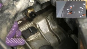 Водитель автомобиля должен знать куда копать если стрелка температуры в его Авто стоит на месте.