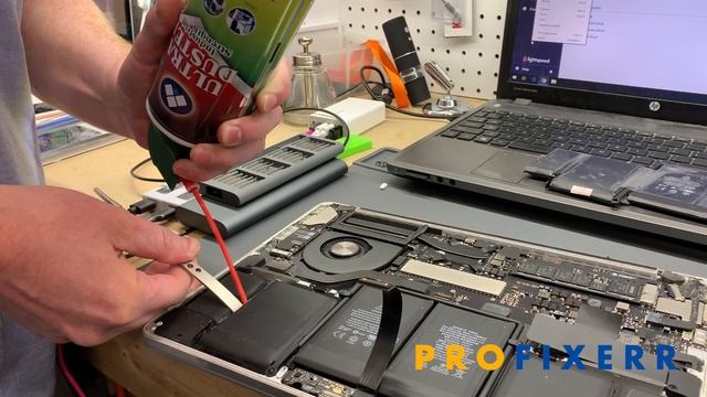 How To Remove and Replace a Macbook Pro Battery Quick and Safe смотреть онлайн