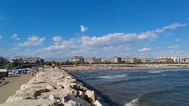 Уборщик привел в дом бомжиху для ухода за больной мамой…А через год у дома остановился странный авт смотреть онлайн