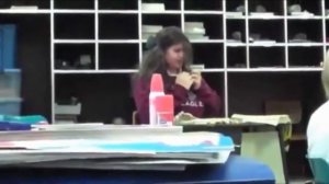 Чихают