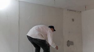 Как шпаклевать стены под обои. Шпаклёвка стен под обои своими руками. Всё о шпаклёвка стен под обои