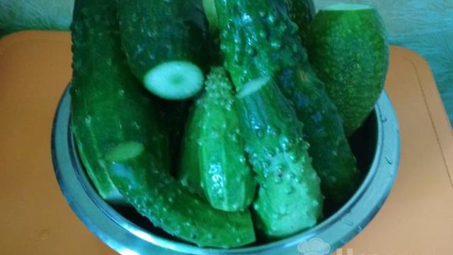 Огурцы соленые с чесноком
