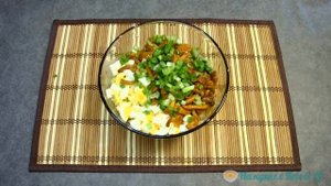 Салат с маринованными опятами. Быстро и вкусно!