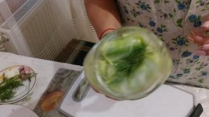 Сезон закаток:  Огурцы в капустных  листьях.???