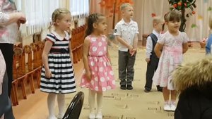Деткам очень нравится осень золотая