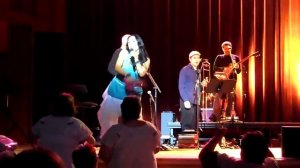 Lila Downs - La Cumbia Del Mole