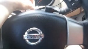 Джойстик на руль с функцией громкой связи.