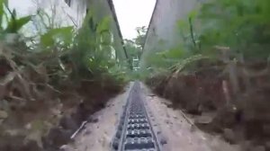 Железная дорога длиной 50 метров вокруг всего дома