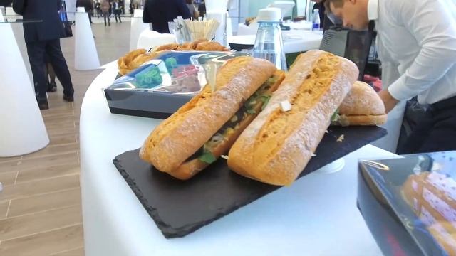 IQ-Rent предоставили оборудование для выездного кафе в Сколково смотреть онлайн