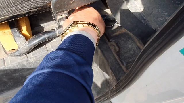 Как закрыть лючок , доступ к бензобаку.