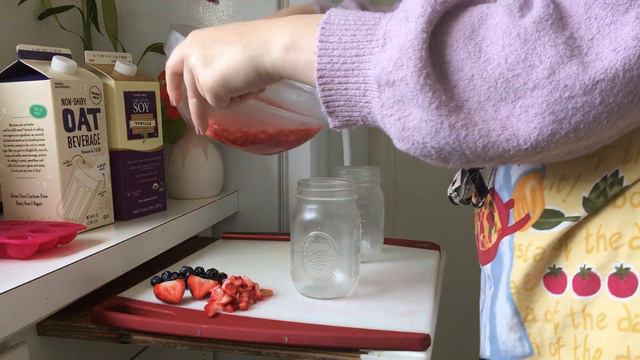 Simple and Delicious Strawberry Milk~ смотреть онлайн