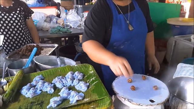 Нам готовят синие пельмени на пару в Таиланде, в городе Хуа-Хине смотреть онлайн