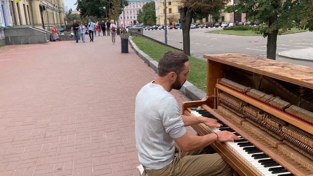 Уличный Пианист от бога! Украина! смотреть онлайн