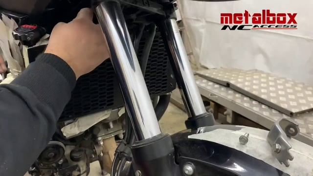 Установка защитной радиаторной решетки на HONDA NC X S CTX Integra