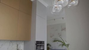 Кухня с высокими верхними шкафами "Антресолями" под потолок 2021год -  Элегантная современная кухня