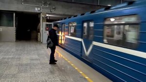 Вагон прибывает на станцию Девяткино