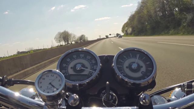 Top Speed Kawasaki W800 On German Autobahn Test Ride