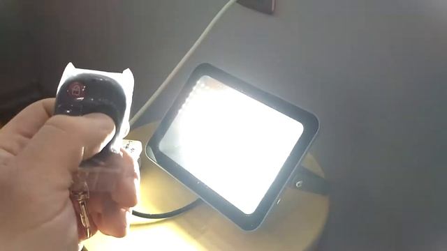 Прожектор светодиодный с пультом дистанционного управления смотреть онлайн