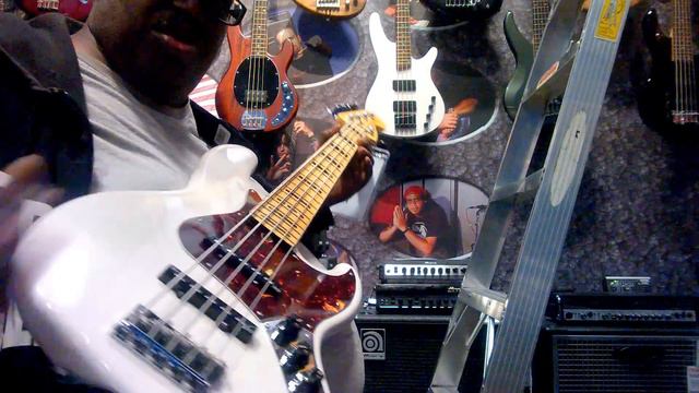 AMERICAN FENDER Deluxe Jazz Bass 5 (Ash White) - m смотреть онлайн