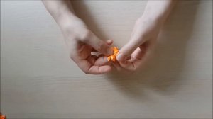 Ободок из атласных лент в оранжевом цвете.