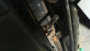 Устраняем хруст в передних дверях Мерседес 639