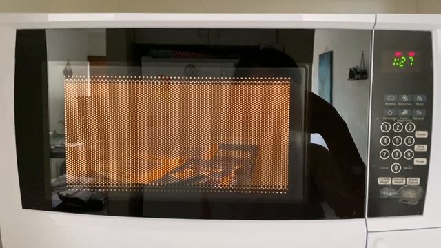 How to make "POPPIN MICROWAVE POPCORN" Popcorn Day смотреть онлайн