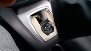 Ford C-Max 2010 ремонт рамки крепления кожуха ручки переключения передач