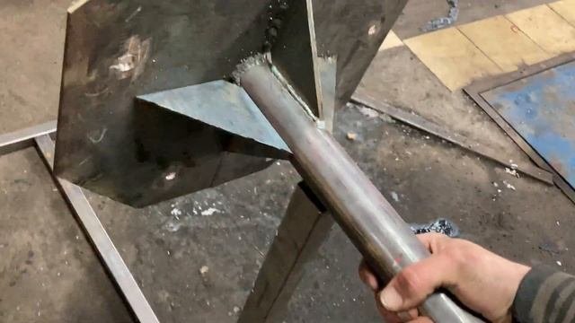 Стапель для двигателя