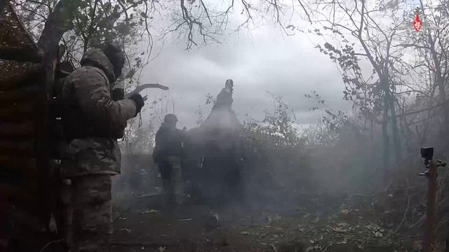 Расчеты гаубиц Д-30 уничтожили укрепления противника с пехотой и бронетехникой смотреть онлайн