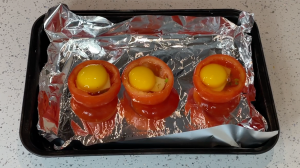 Залила яйцо в помидор и отправила в духовку. Смотрите, что из этого вышло