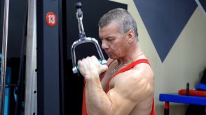 Упражнения на укрепление предплечий и кистей рук. Показывает Александр Яшанькин