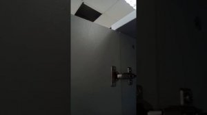 Как отрегулировать дверные зазоры шкафа.