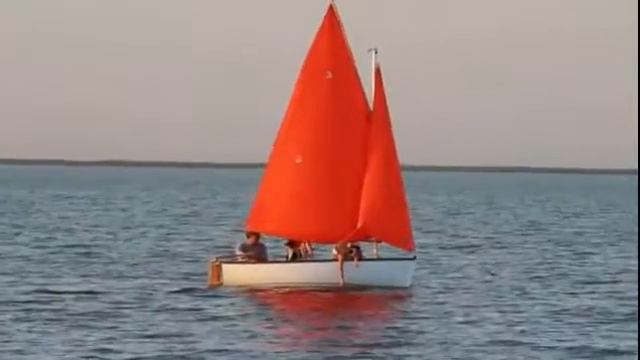 Гафельный швертбот "Карась" (в море) смотреть онлайн