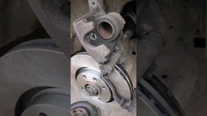Замена передних тормозных дисков и колодок Ситроэн Берлинго 1.4  2007г.в Citroen Berlingo