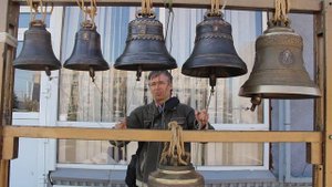 Звон в трехдольном размере.