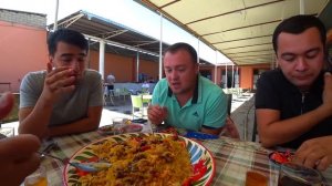 Как есть плов руками