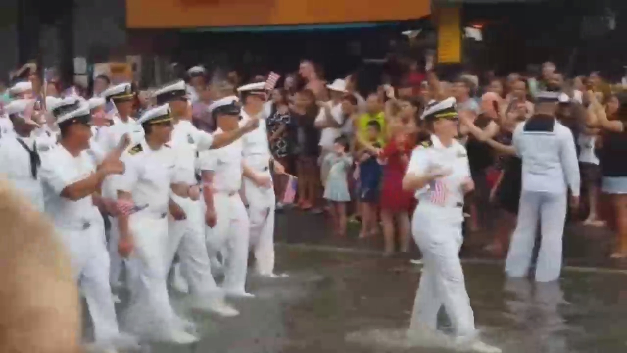 Прощание славянки в параде тайланде. Русские моряки маршируют в Тайланде. Парад в Паттайе российские моряки. Парад в Тайланде. Русские моряки на параде в Таиланде.